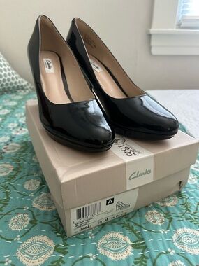 Clarks Black Patent Leather Women's Heels 10M